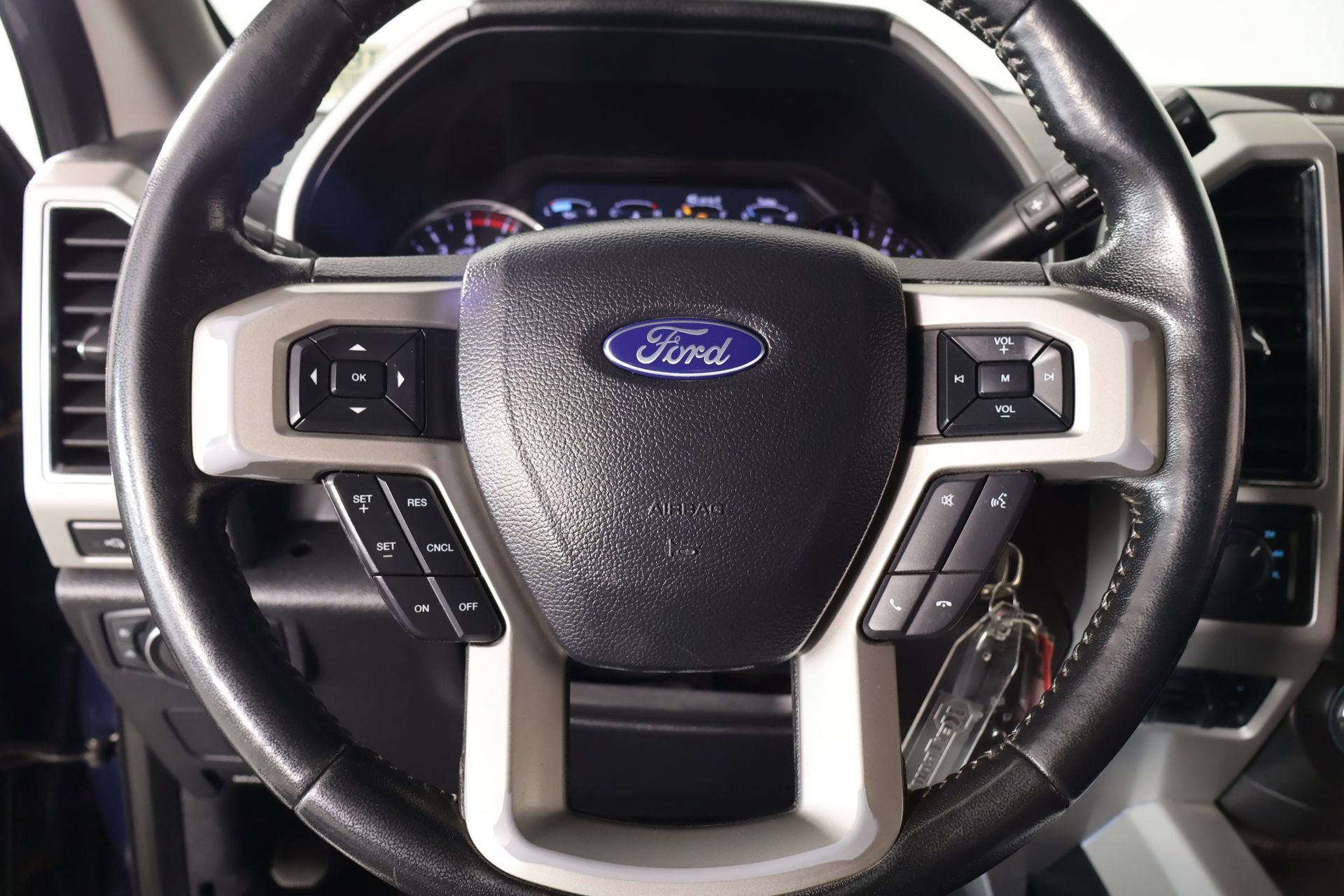 Used 2019 Ford F350 Lariat w/ Chrome Package image 3