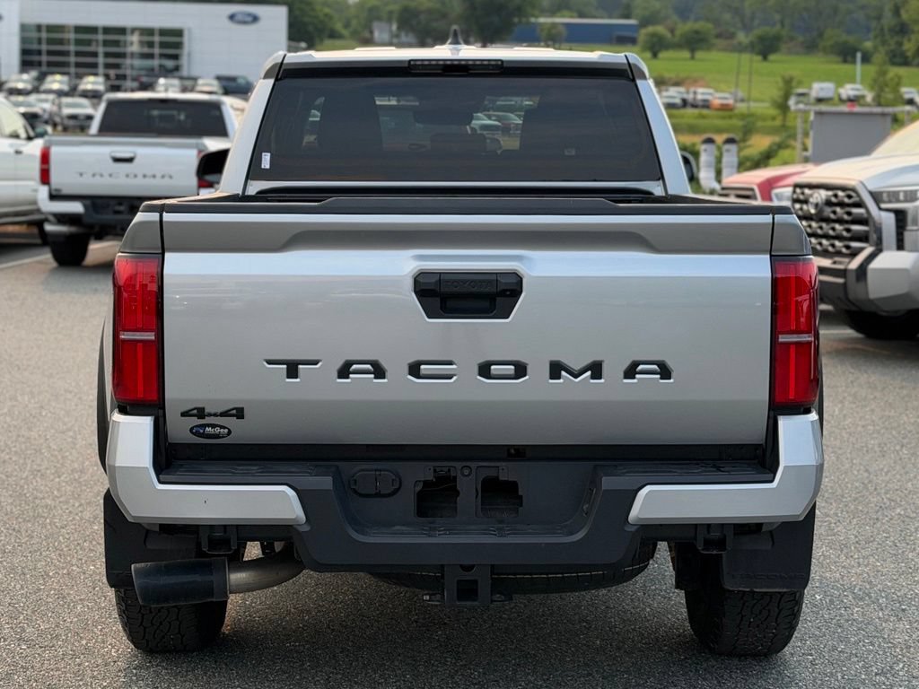 Used 2025 Toyota Tacoma TRD Off-Road AWD/4WD image 4