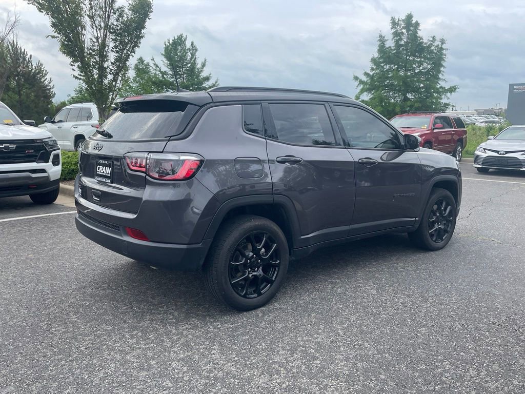 Used 2024 Jeep Compass Latitude w/ Convenience Group AWD/4WD image 8