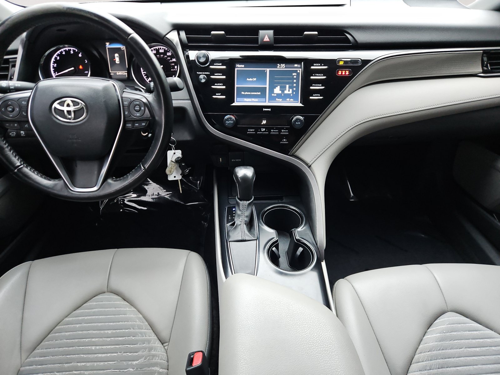 Used 2020 Toyota Camry SE FWD image 11