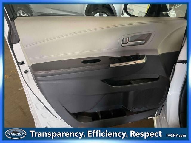 Used 2023 Toyota Sienna XLE FWD image 17
