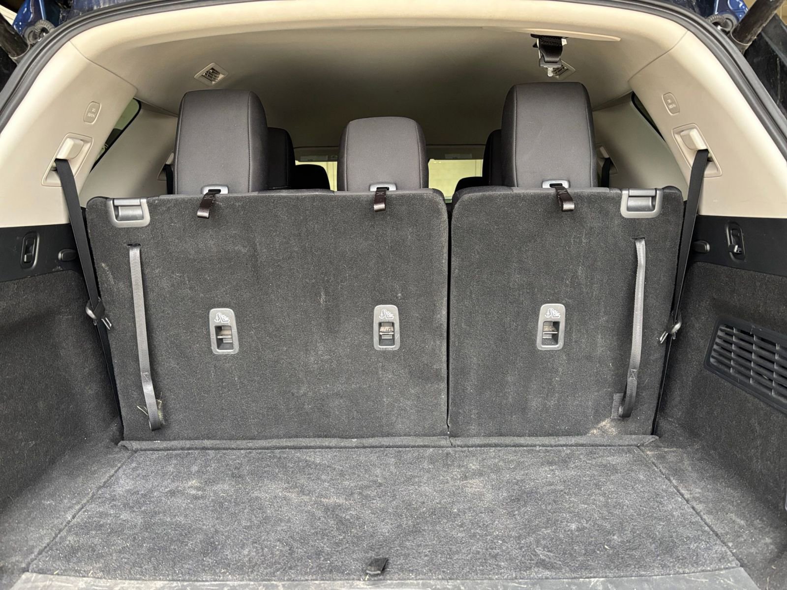 Used 2025 Nissan Pathfinder SV image 34