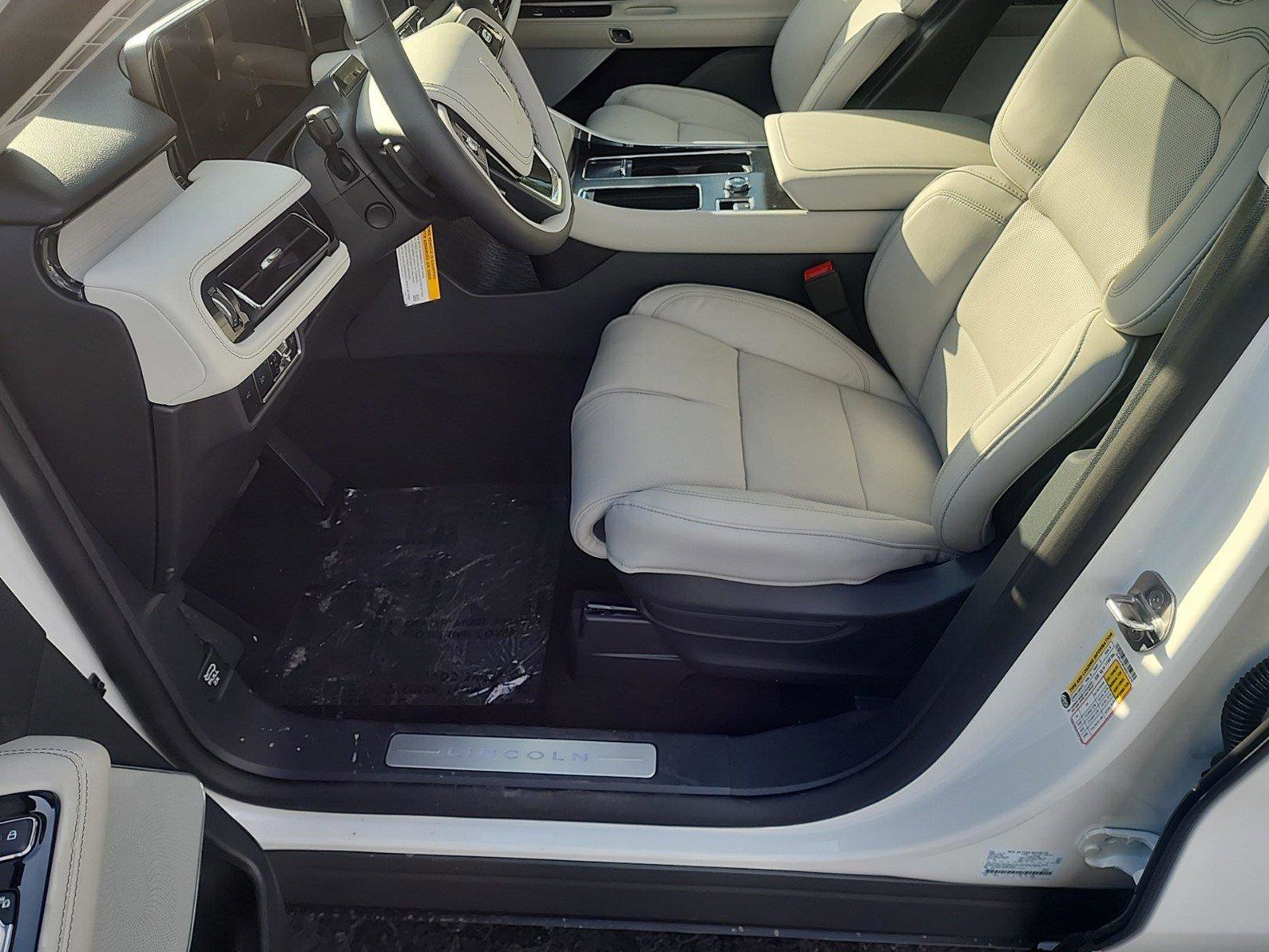 New 2025 Lincoln Aviator Reserve w/ Luxury Package image 11