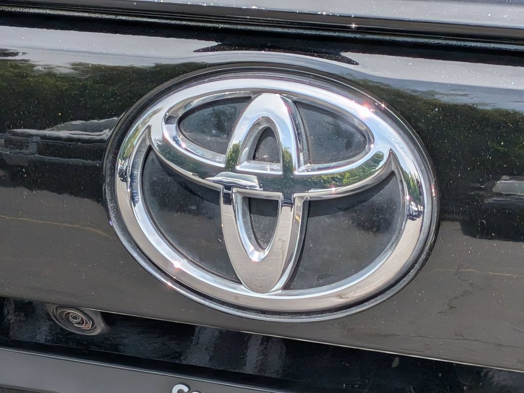 Used 2022 Toyota RAV4 XLE AWD/4WD image 25