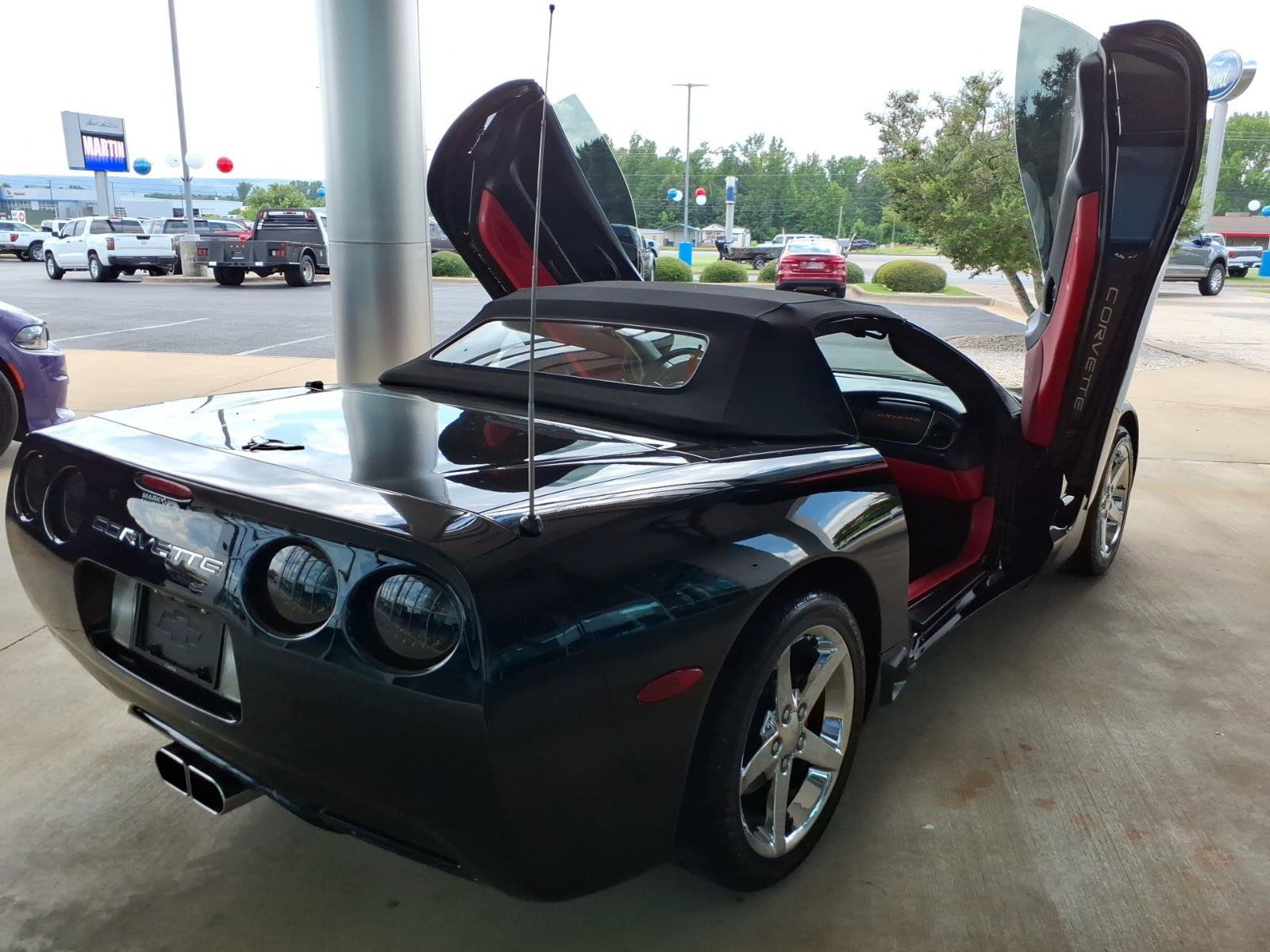 Used 2004 Chevrolet Corvette Convertible w/ Preferred Equipment Group RWD image 12
