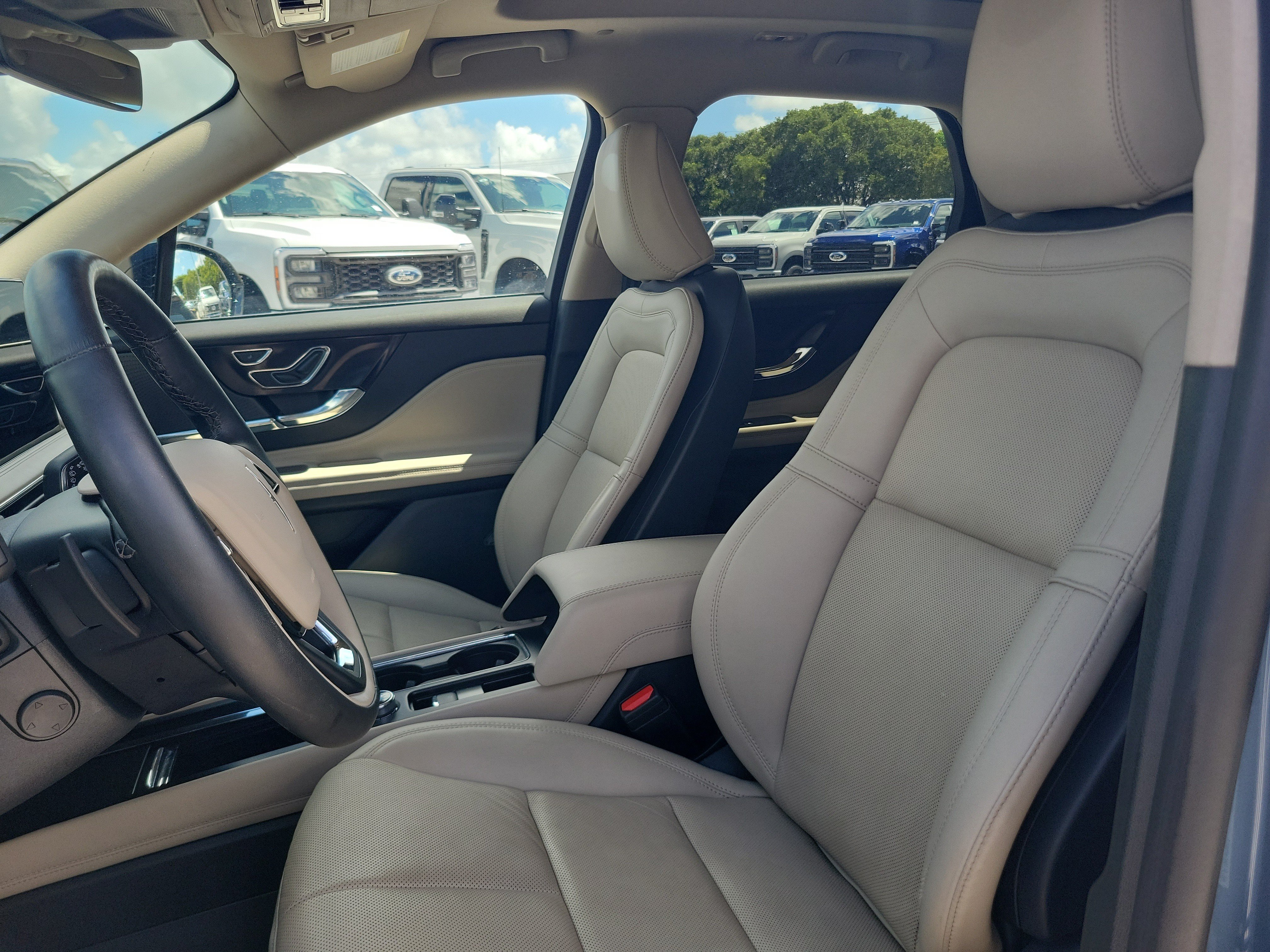 Used 2025 Lincoln Corsair Reserve FWD image 12