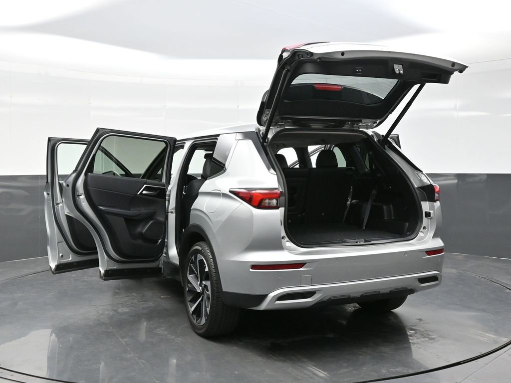 Used 2024 Mitsubishi Outlander SE image 49