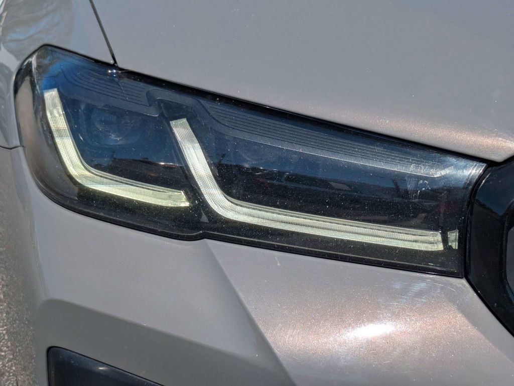 Used 2022 BMW M550i xDrive w/ Executive Package image 10