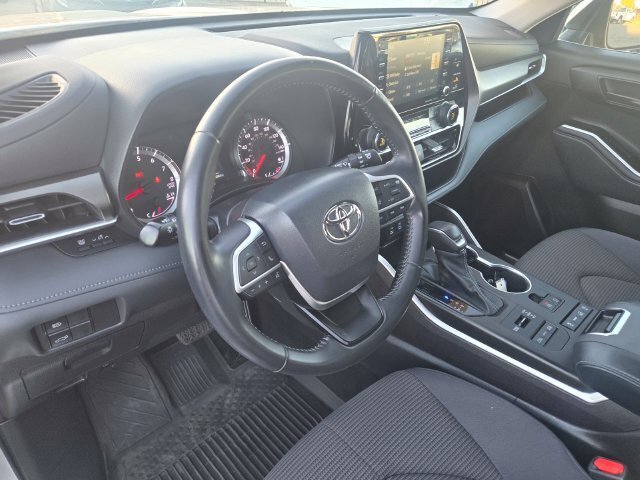 Certified 2022 Toyota Highlander LE AWD/4WD image 12