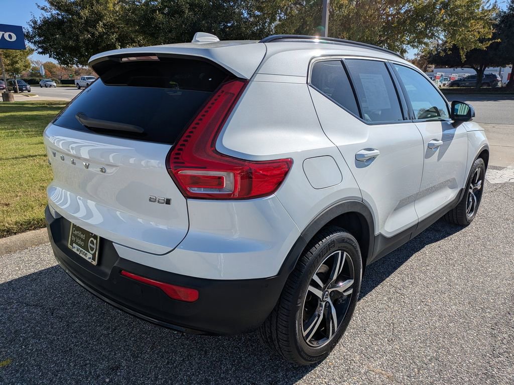 Certified 2023 Volvo XC40 B5 Plus w/ Driver Assist Package image 4