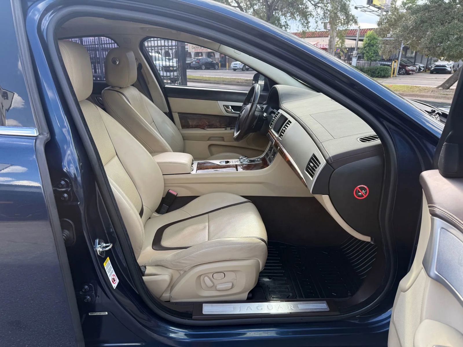 Used 2012 Jaguar XF Portfolio image 10