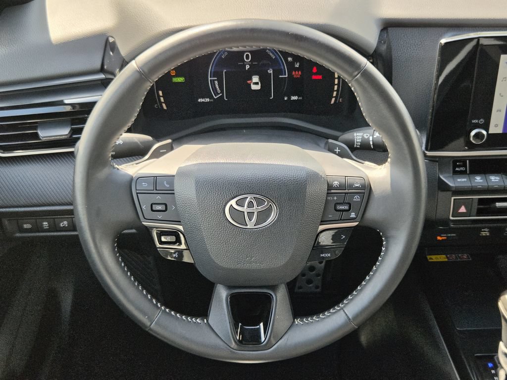 Used 2025 Toyota Camry SE FWD image 15