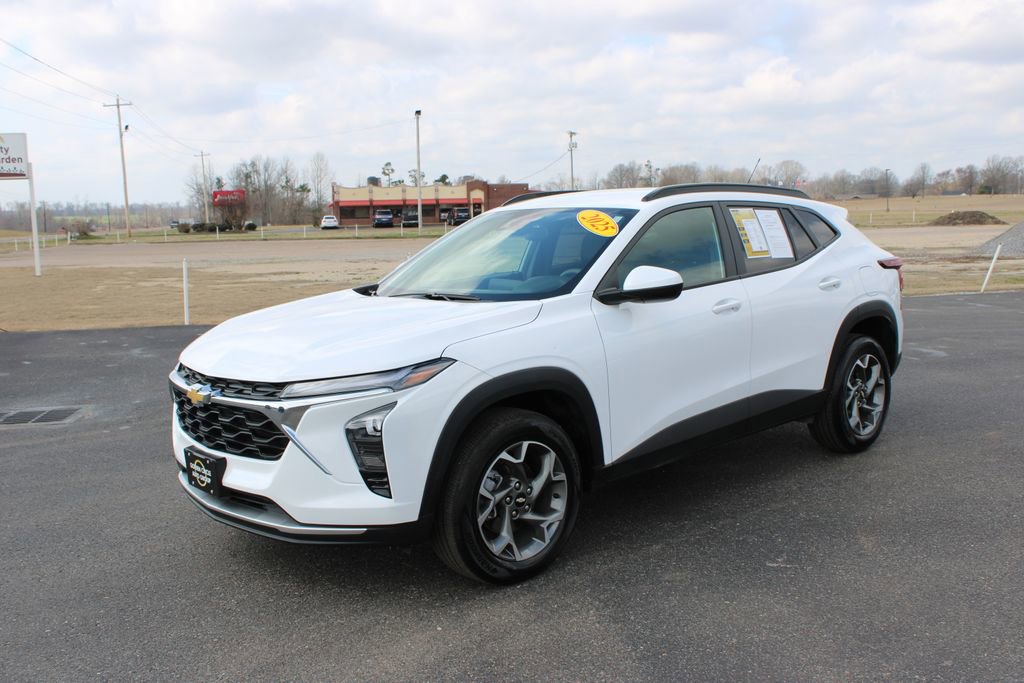 Used 2025 Chevrolet Trax LT image 4