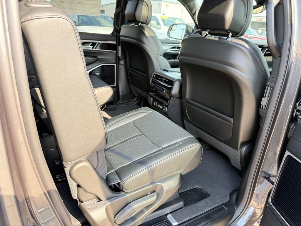 New 2026 Jeep Grand Wagoneer L Limited w/ Premium Group II image 39