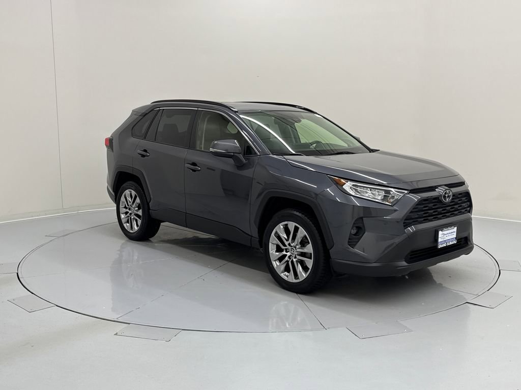 Used 2020 Toyota RAV4 XLE Premium image 8