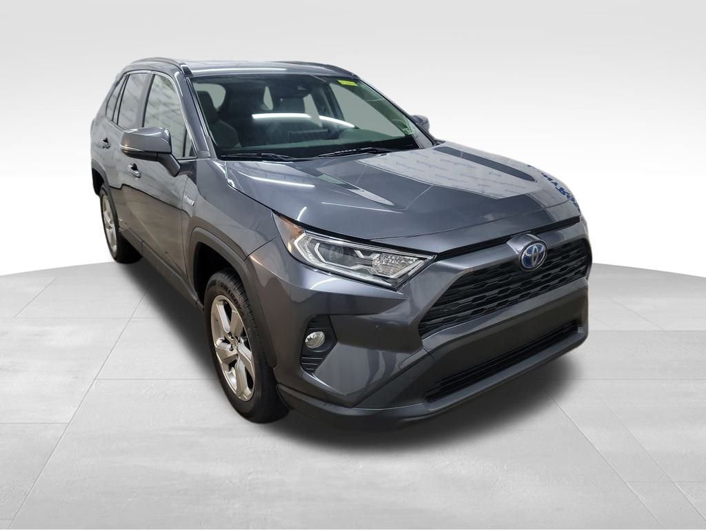 Used 2021 Toyota RAV4 XLE Premium image 2