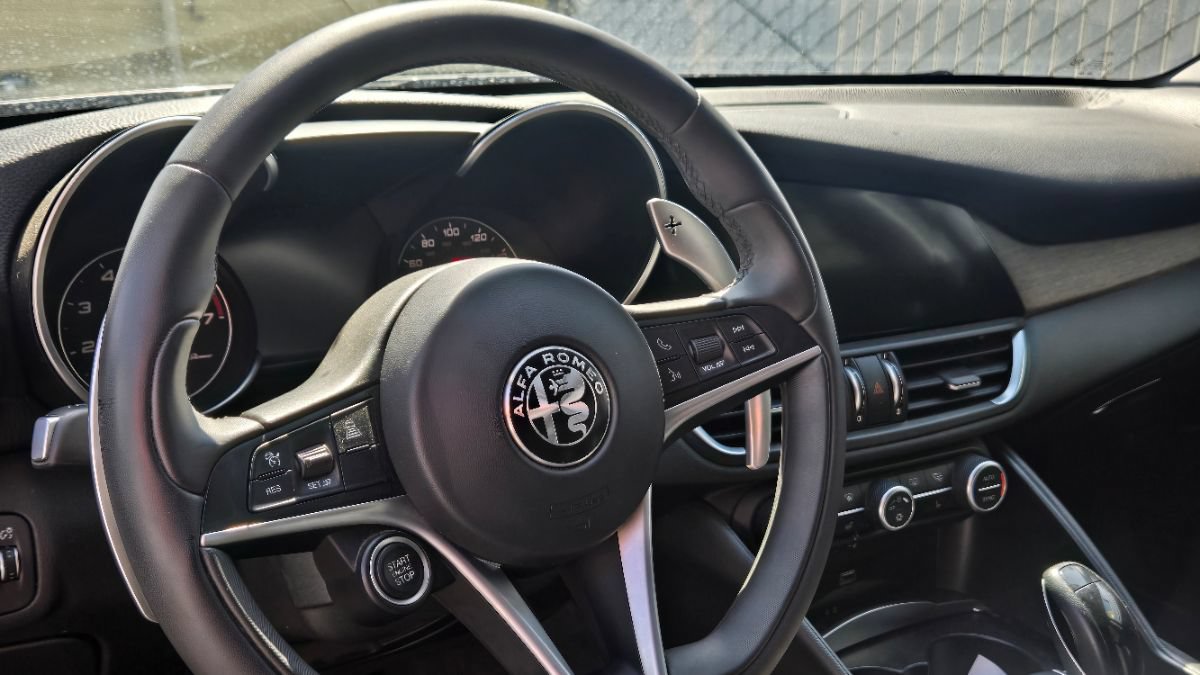 Used 2017 Alfa Romeo Giulia Ti w/ TI 18" Sport Package AWD/4WD image 3