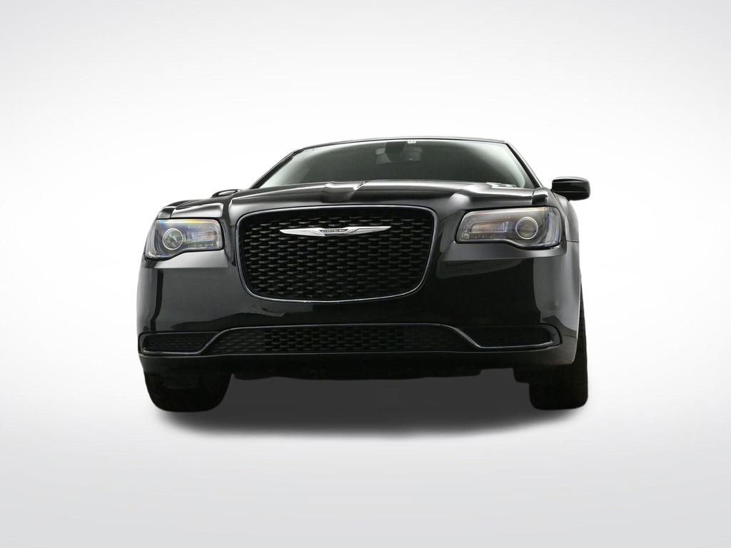 Used 2019 Chrysler 300 Touring w/ Sport Appearance Package image 41