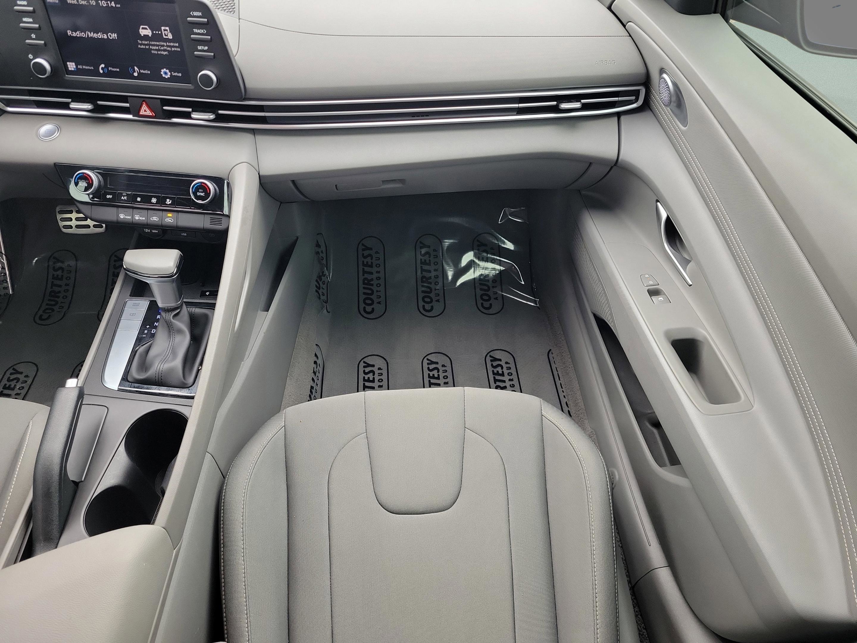 Certified 2025 Hyundai Elantra Sport image 14