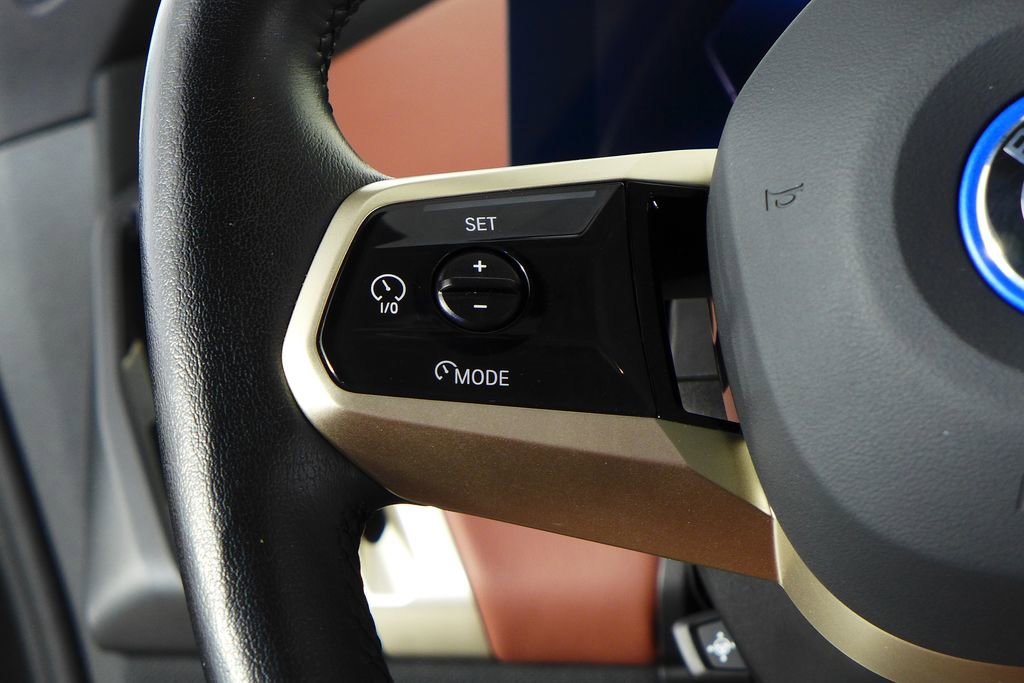 Used 2023 BMW iX xDrive50 w/ Premium Package image 29