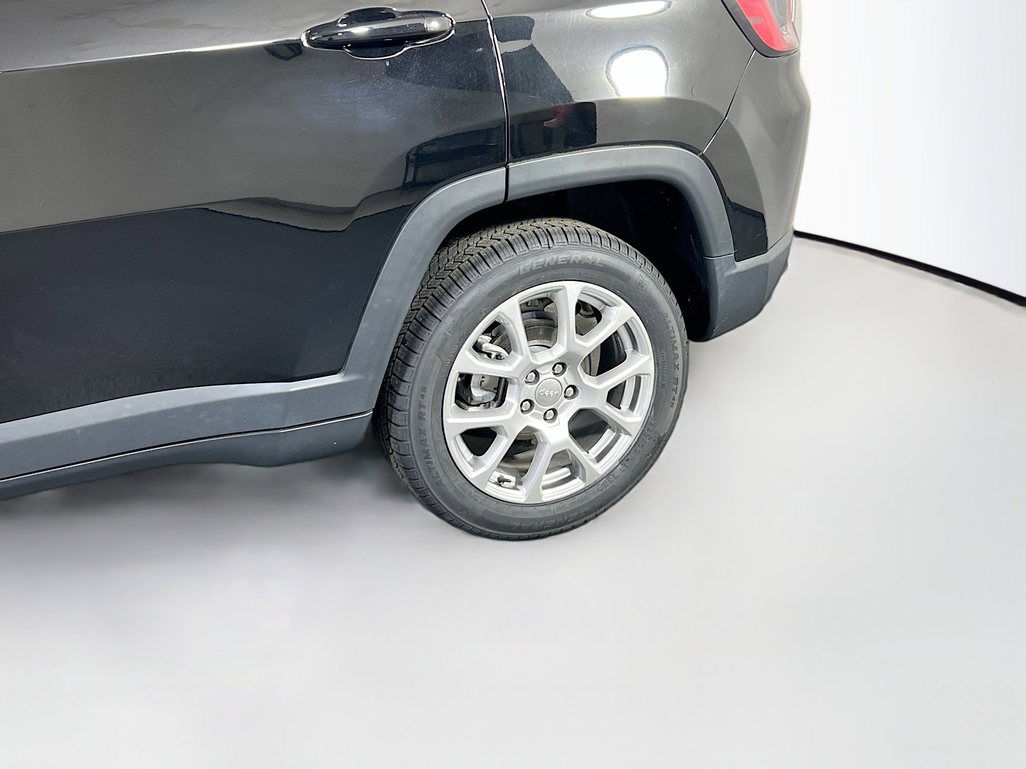 Used 2022 Jeep Compass Latitude image 28