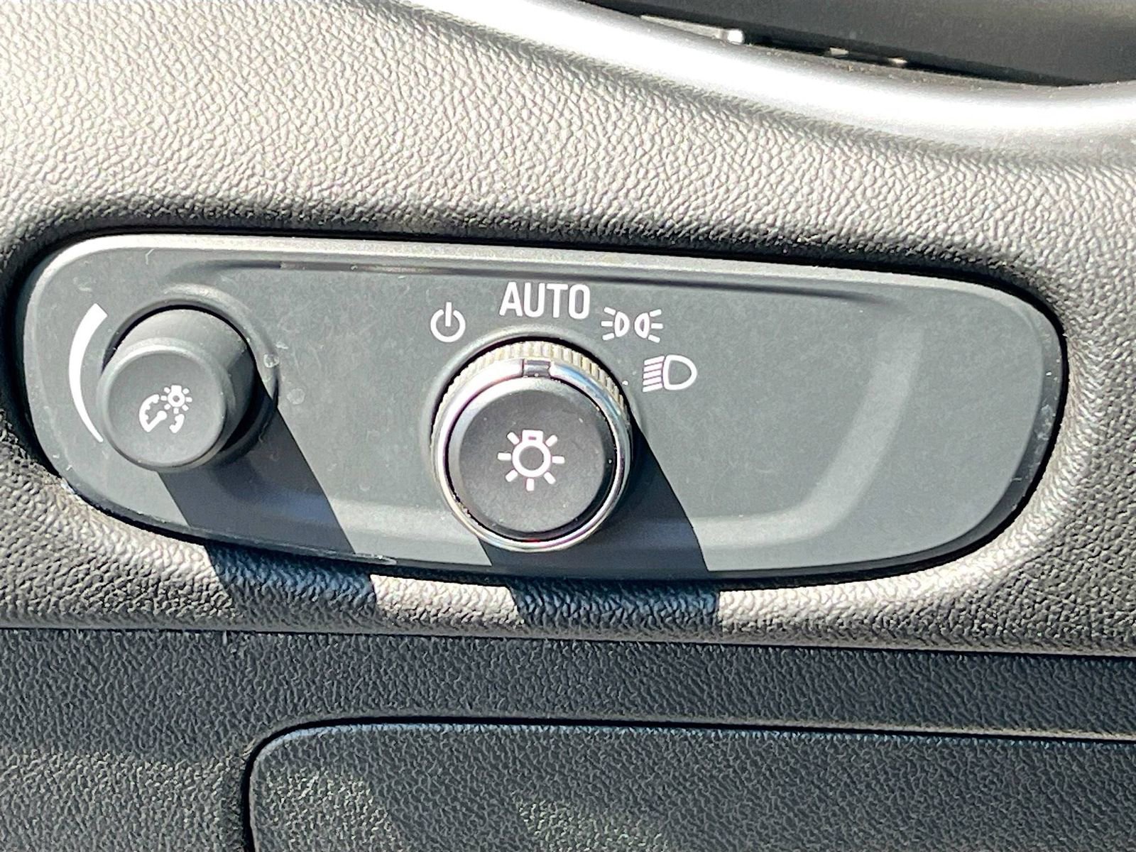 Used 2025 Chevrolet Malibu LS image 10