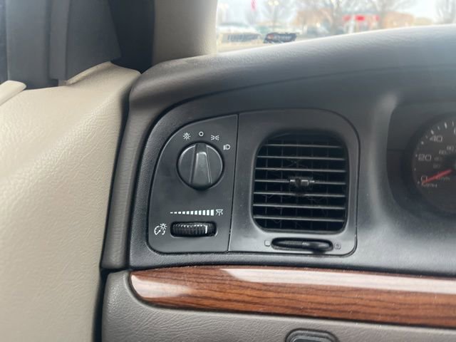 Used 2008 Ford Crown Victoria LX image 16