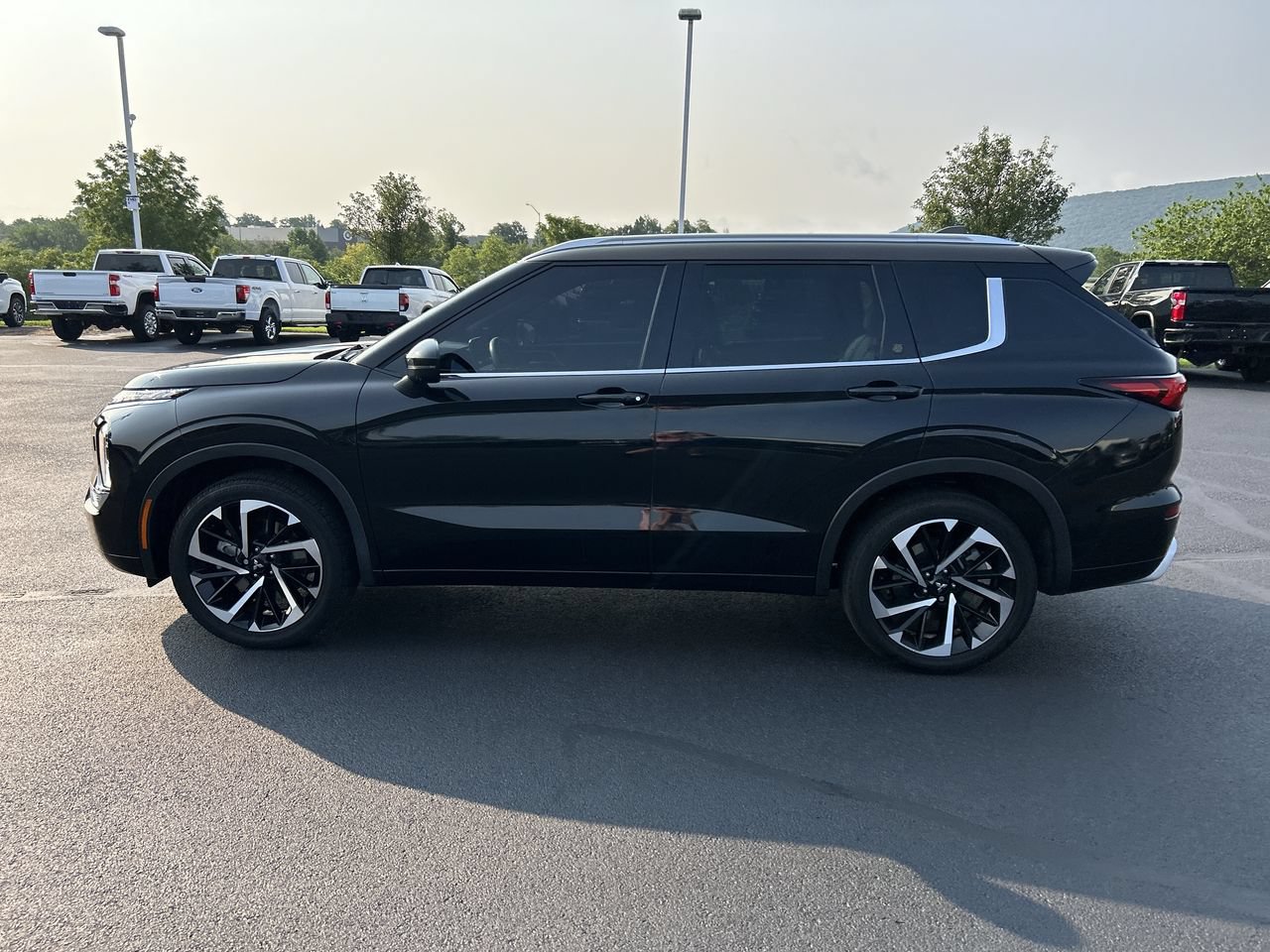 Used 2023 Mitsubishi Outlander SEL AWD/4WD image 4