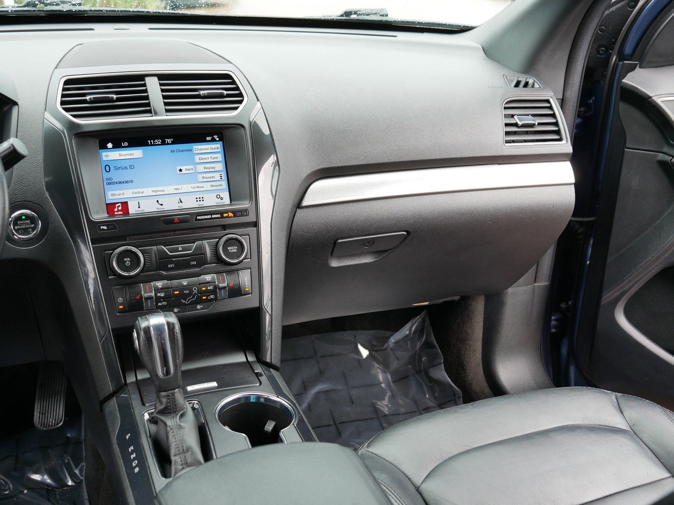 Used 2018 Ford Explorer XLT w/ Equipment Group 202A AWD/4WD image 22