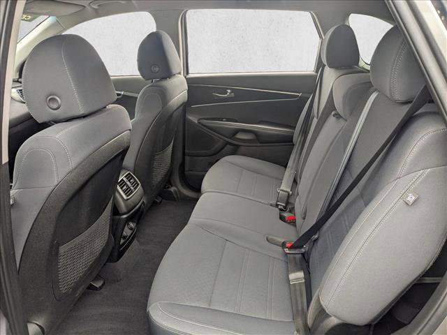 Used 2019 Kia Sorento LX w/ LX Convenience Package image 17
