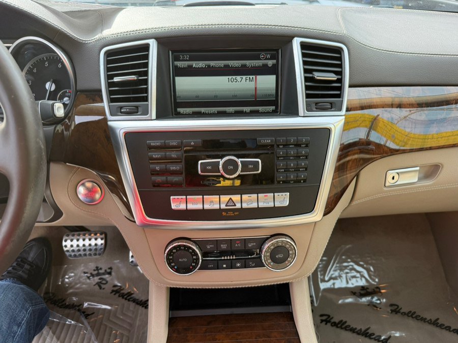 Used 2015 Mercedes-Benz ML 400 4MATIC w/ Lighting Package image 15