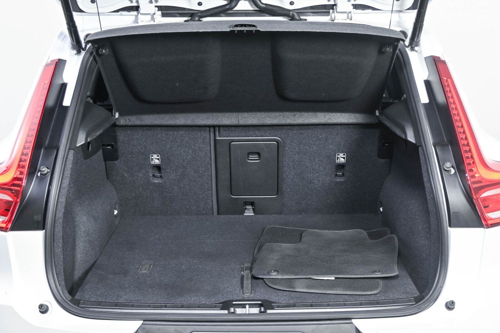 Certified 2023 Volvo XC40 B5 Plus w/ Climate Package AWD/4WD image 30