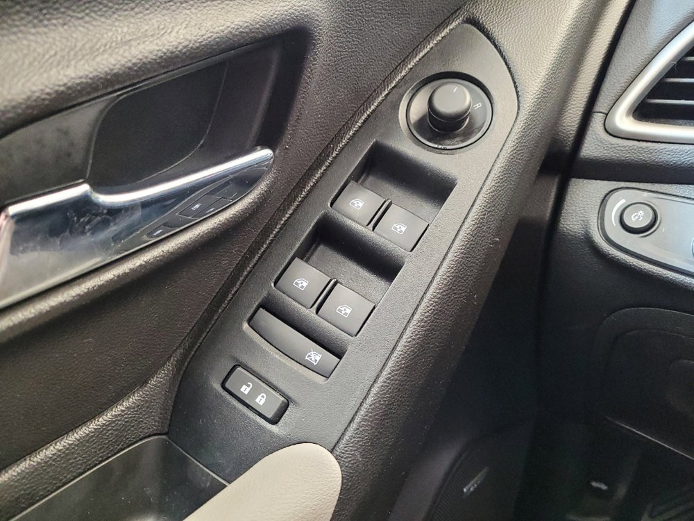 Used 2019 Chevrolet Trax LT w/ Sun & Sound Package FWD image 27