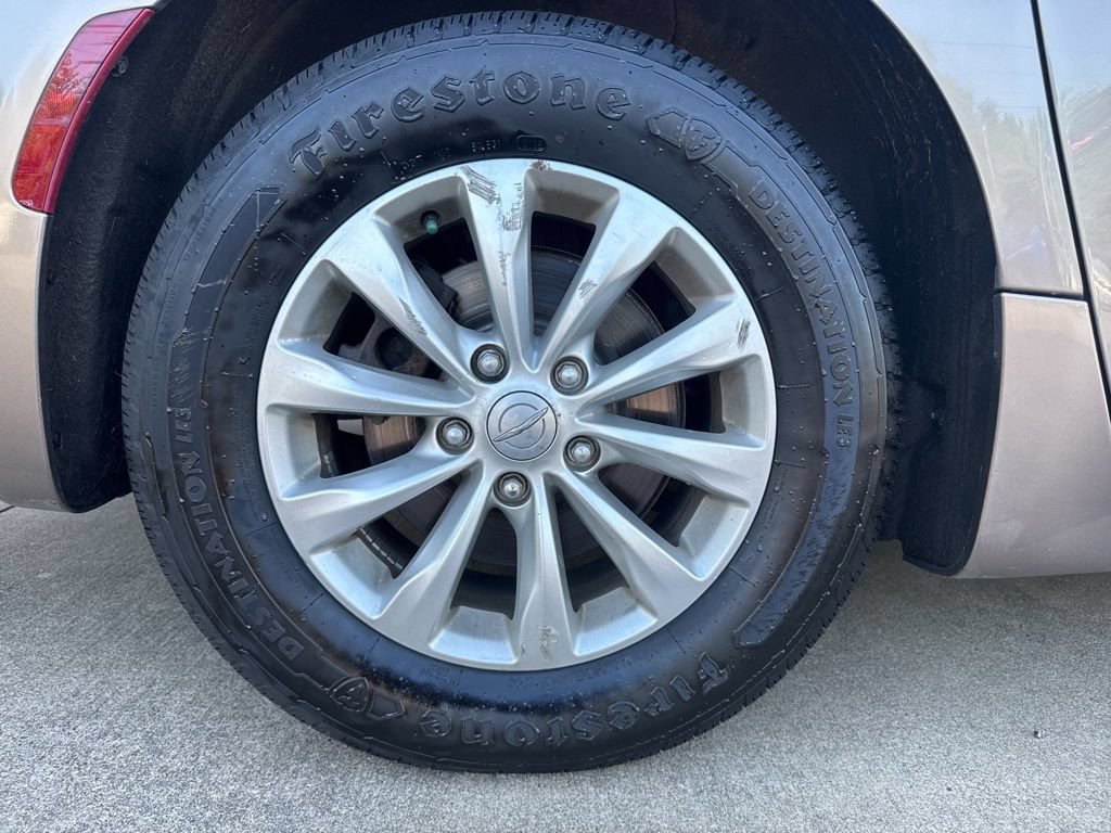 Used 2017 Chrysler Pacifica Touring-L FWD image 21