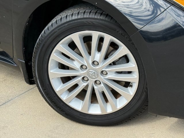 Used 2015 Toyota Avalon XLE Premium FWD image 2