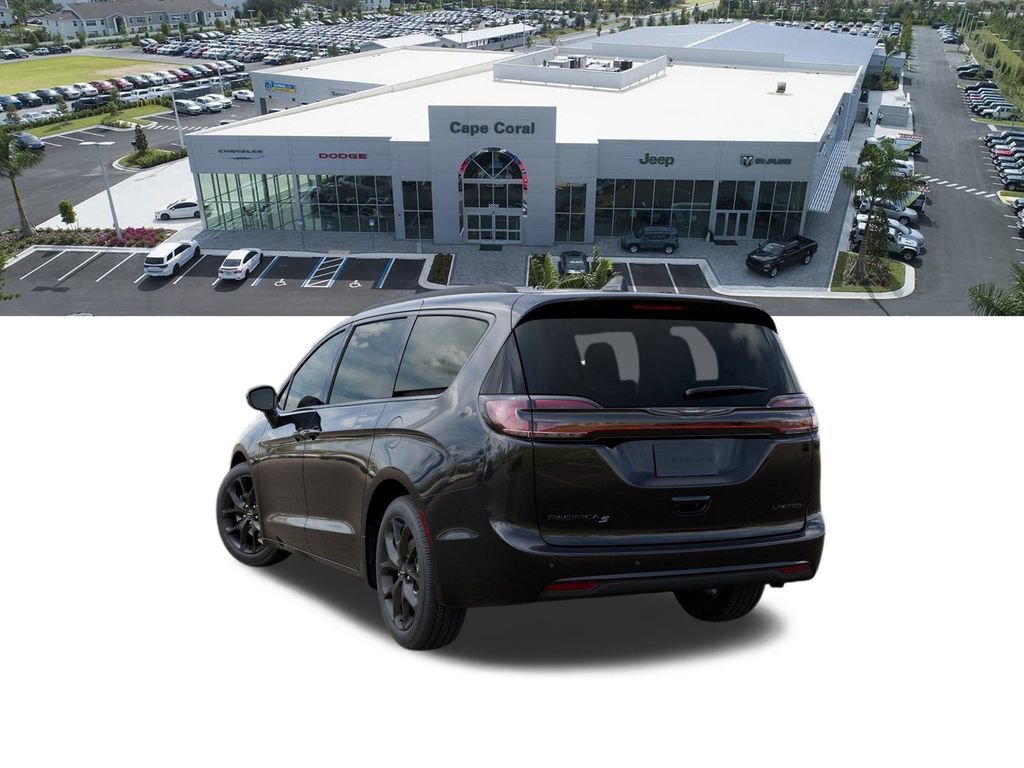 New 2026 Chrysler Pacifica Limited w/ S Appearance Package image 4