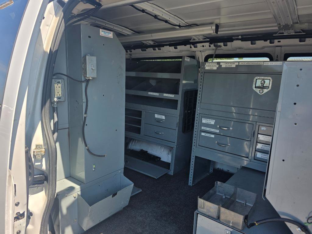 Used 2014 Chevrolet Express 2500 RWD image 11