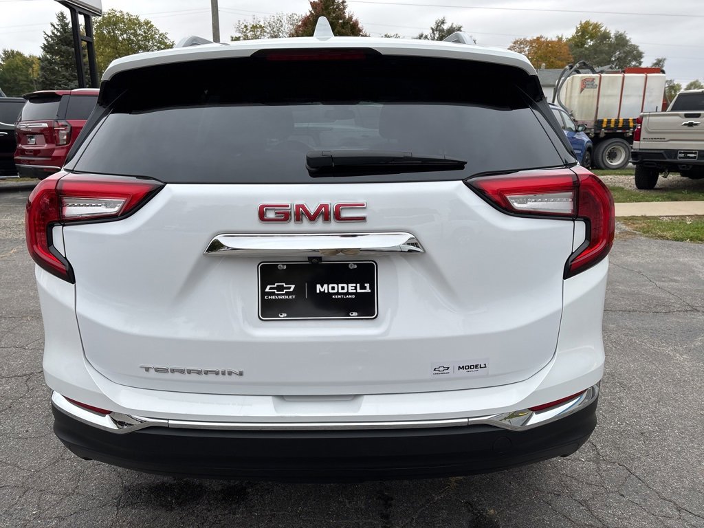 Used 2024 GMC Terrain SLT image 5