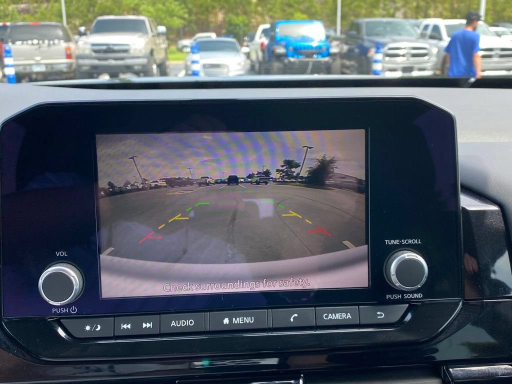 Used 2025 Nissan Pathfinder SV FWD image 16
