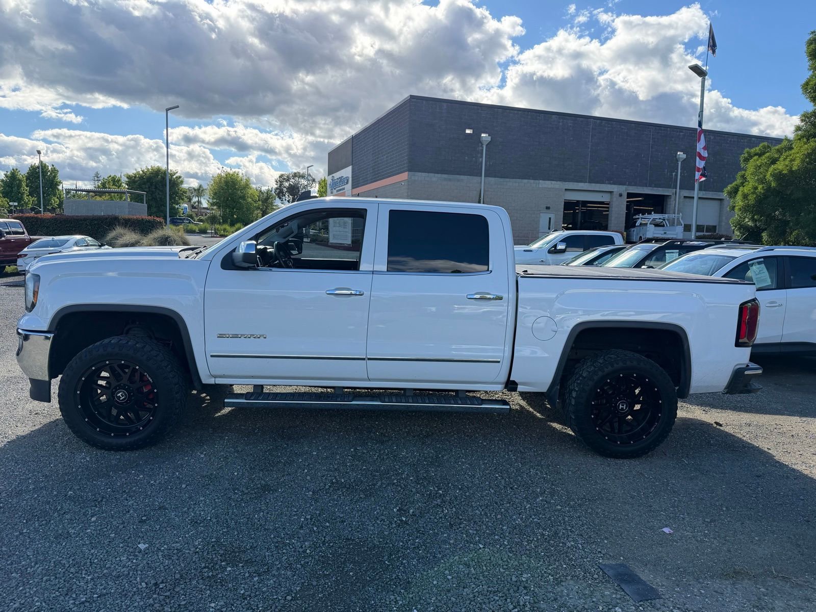 Used 2017 GMC Sierra 1500 SLT w/ SLT Premium Package image 2