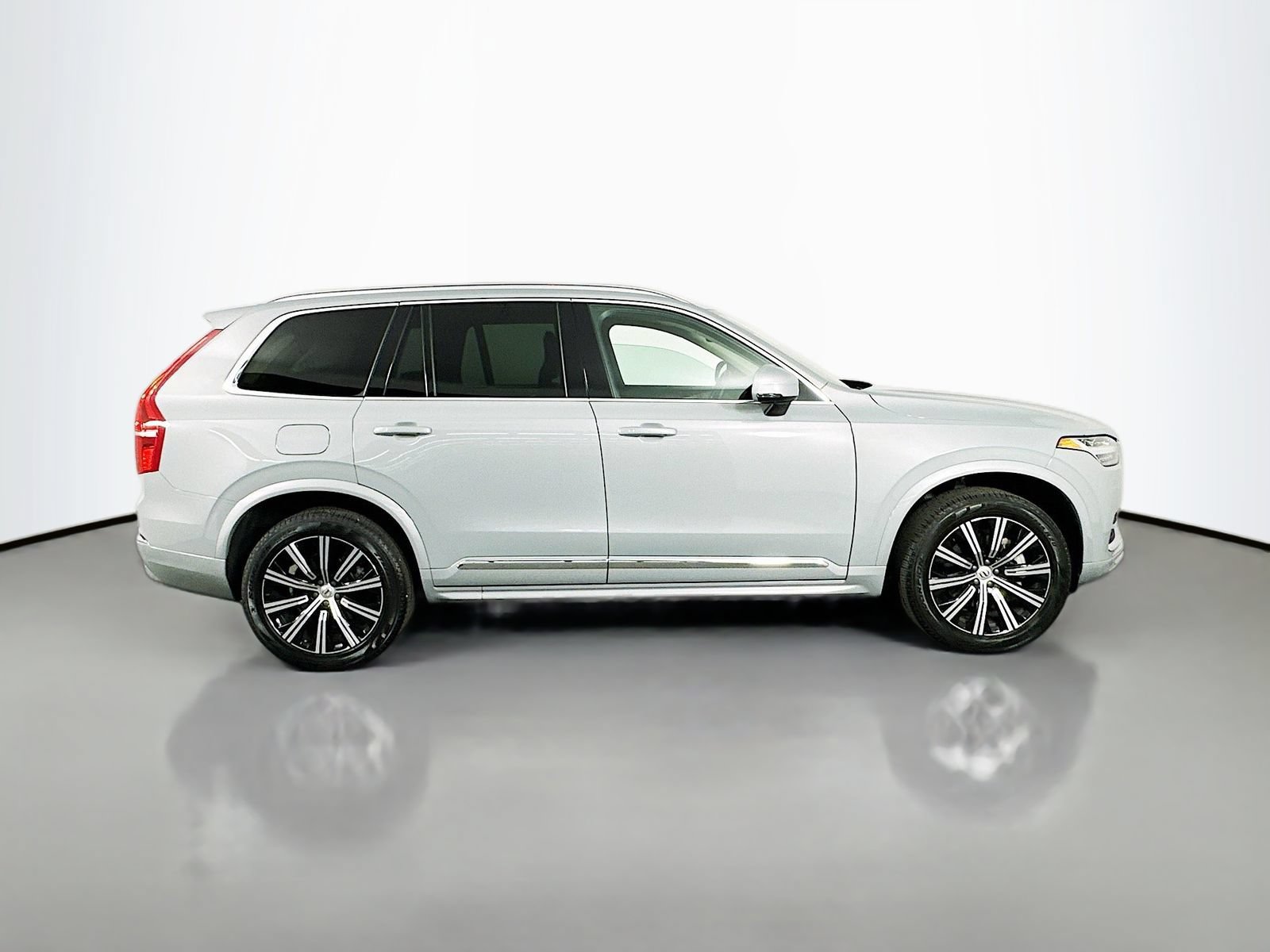 Used 2025 Volvo XC90 B5 Core AWD/4WD image 8