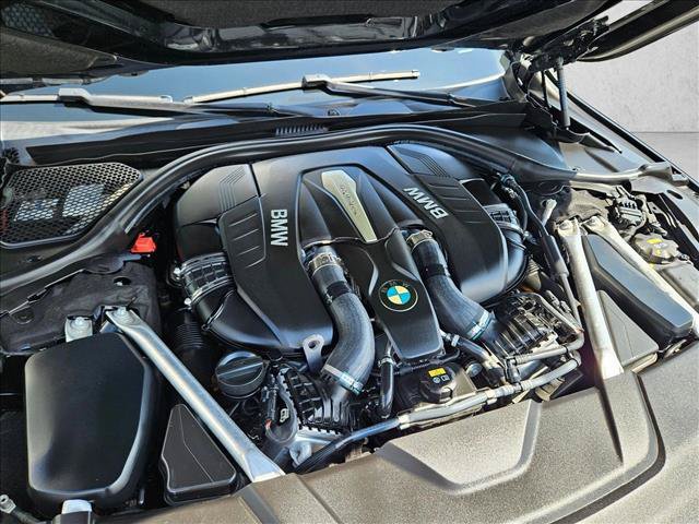 Used 2019 BMW 750i w/ M Sport Package RWD image 23