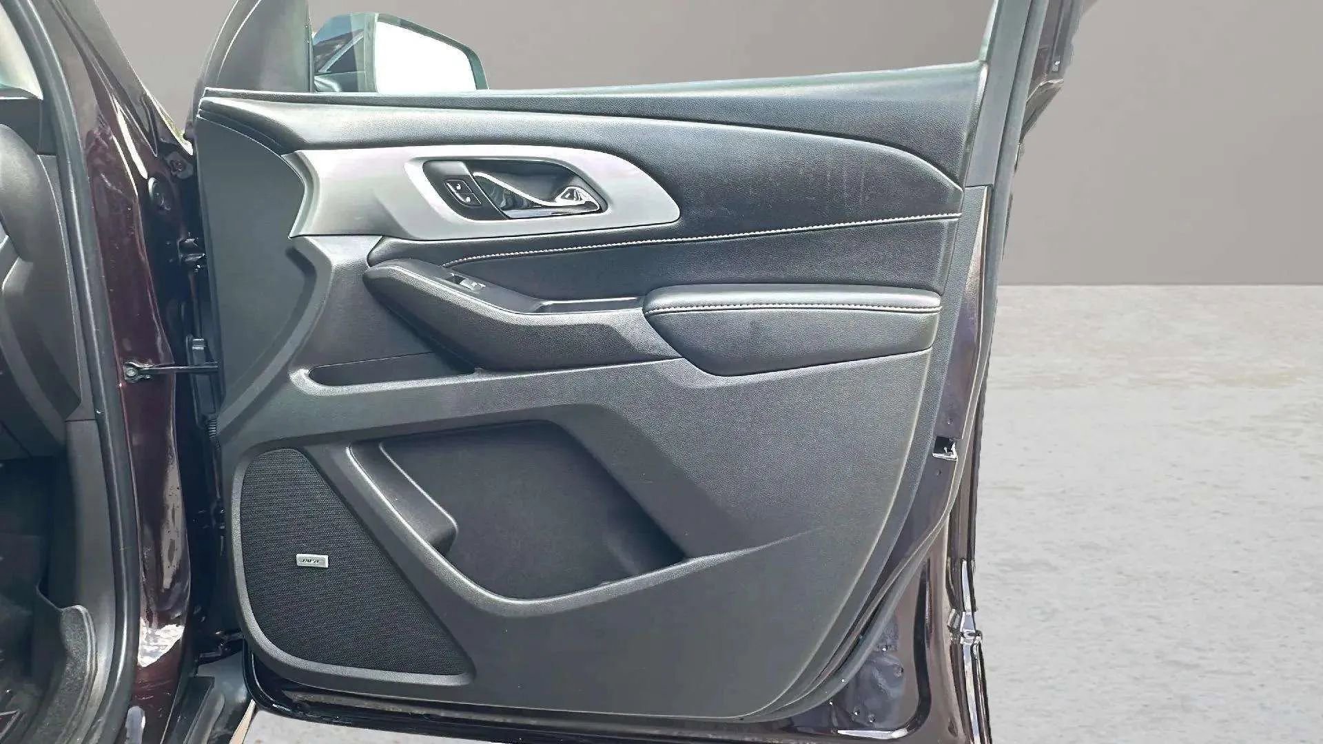 Used 2021 Chevrolet Traverse LT w/ LT Premium Package image 20