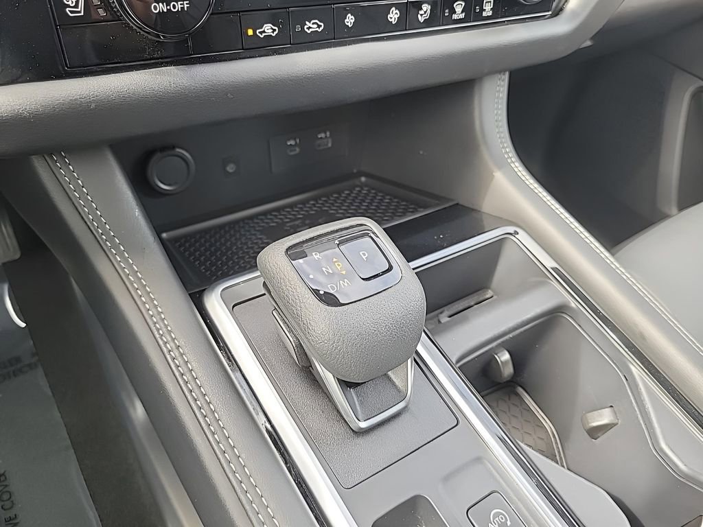 Used 2024 Nissan Pathfinder Platinum image 19