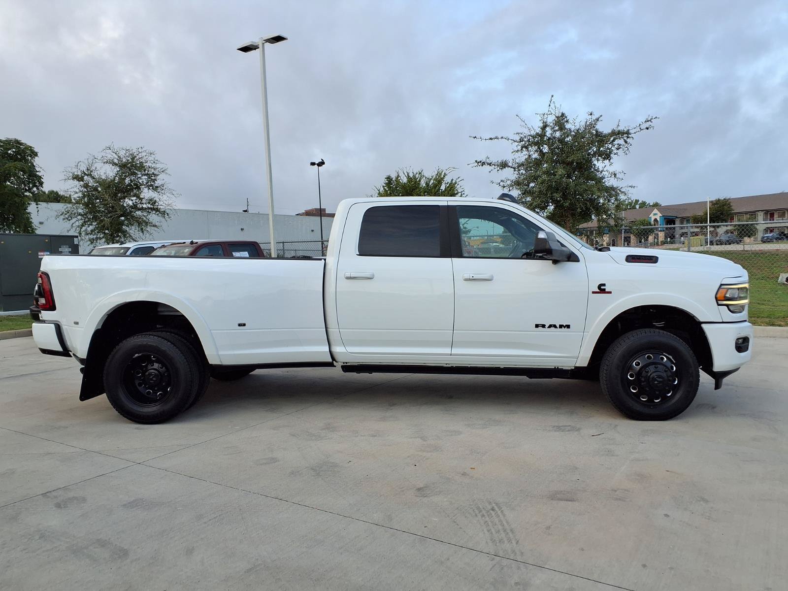 Used 2022 RAM 3500 Laramie AWD/4WD image 5