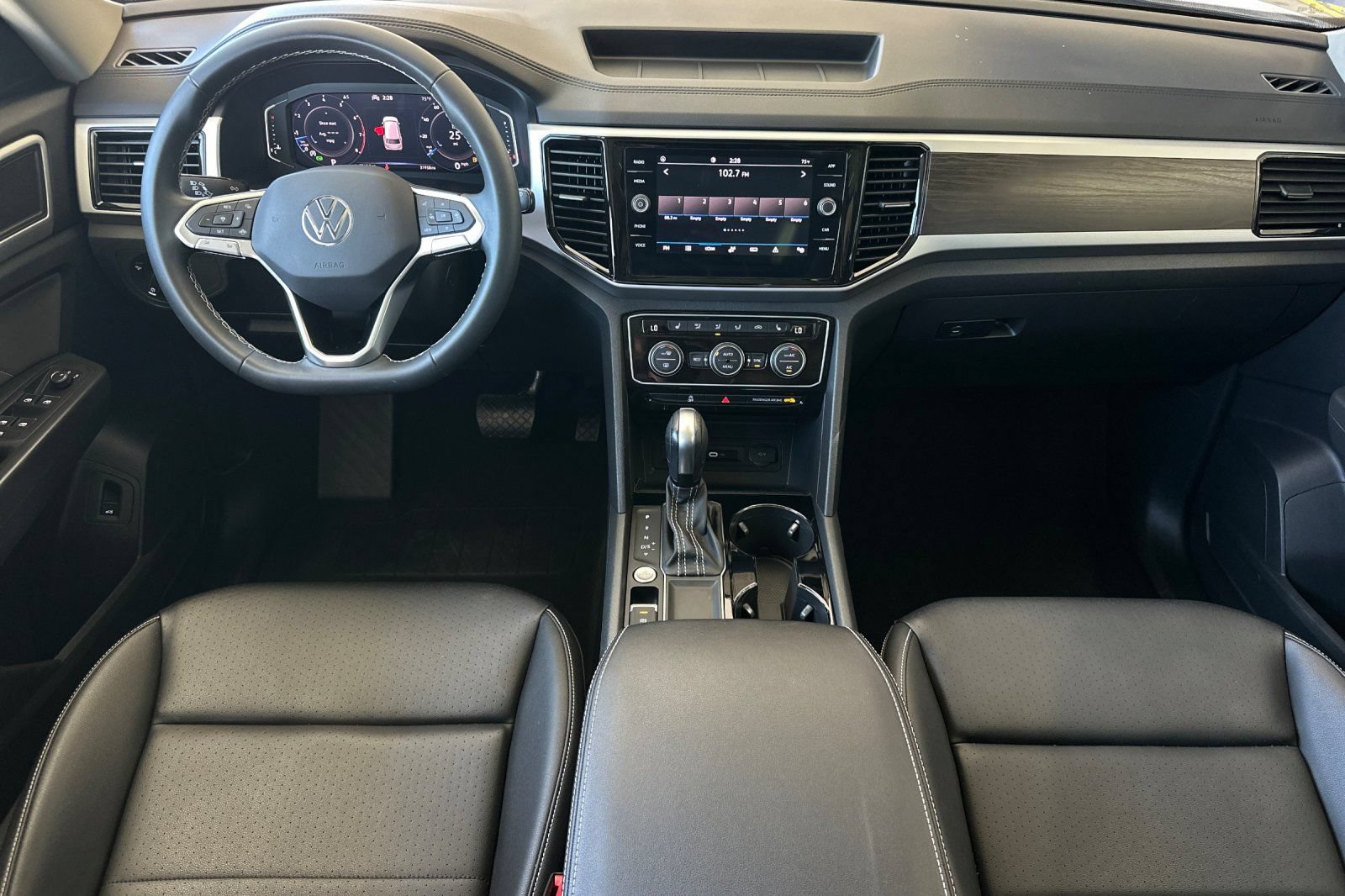 Used 2023 Volkswagen Atlas SE w/ Panoramic Sunroof Package FWD image 13