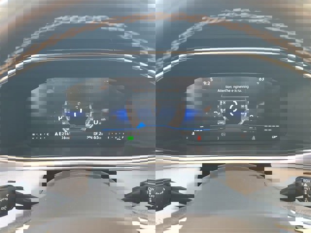 Certified 2025 Volkswagen Taos SE w/ Panoramic Sunroof Package image 22