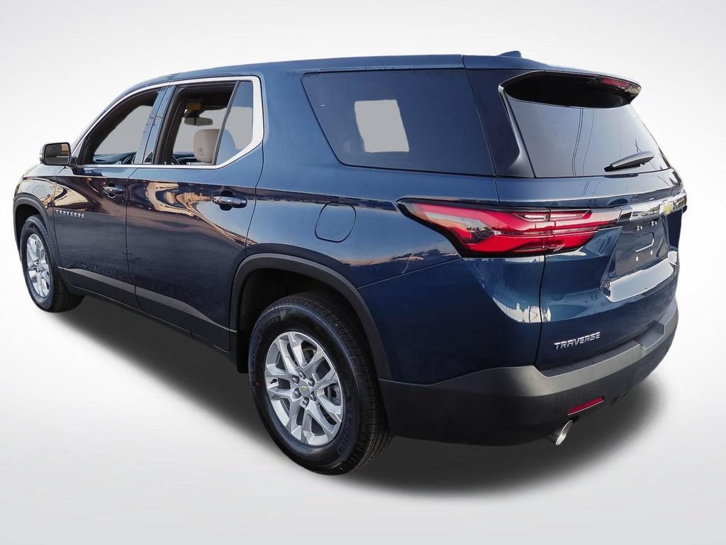 Certified 2023 Chevrolet Traverse LS w/ Safety Package FWD image 5