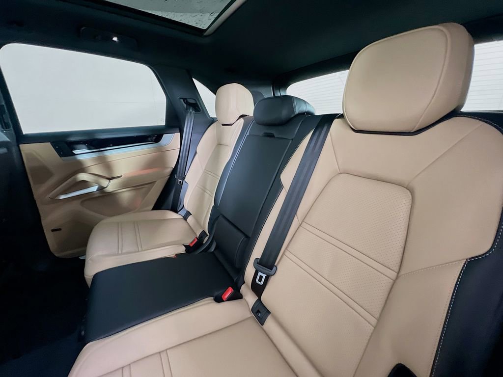 New 2026 Porsche Cayenne image 24