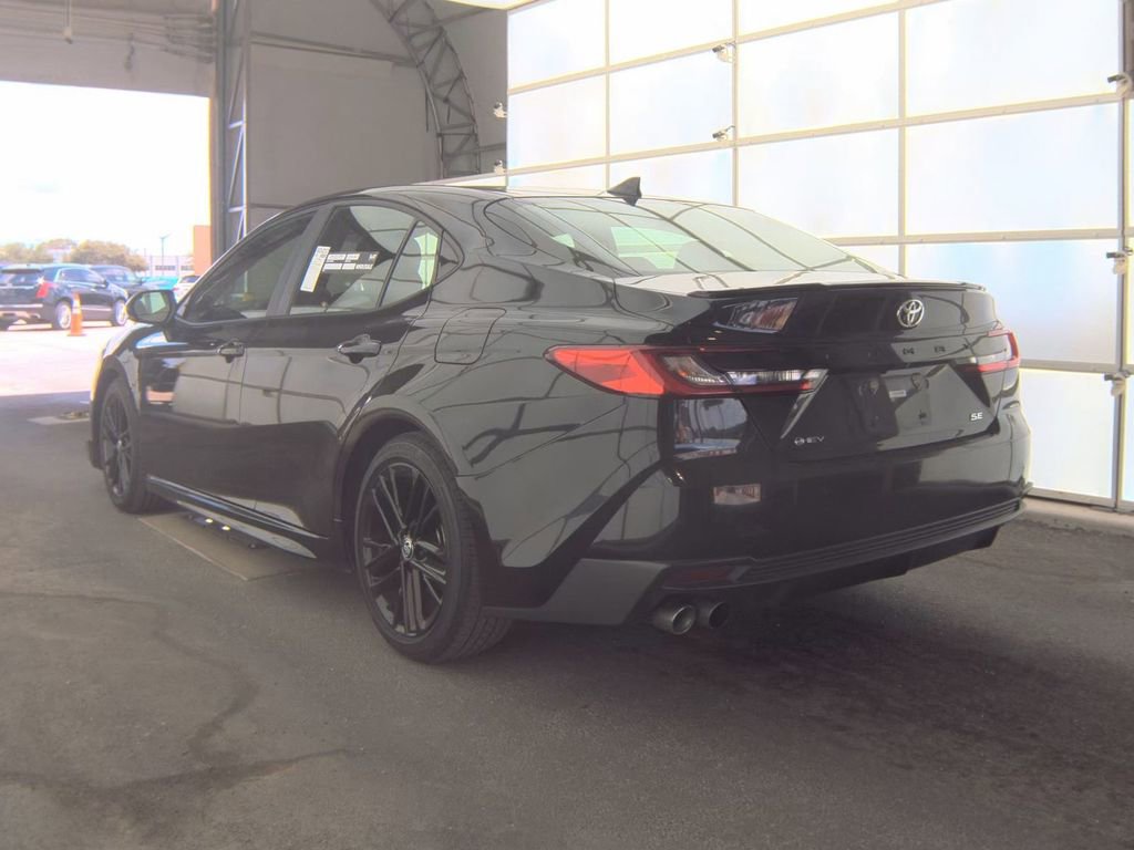Used 2025 Toyota Camry SE FWD image 5